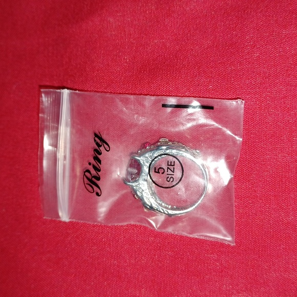 Women's Heart Ring - Picture 2 of 7